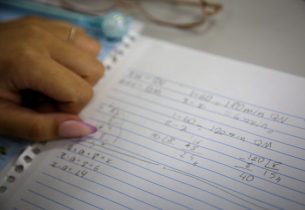 Educação investe em tutoria contra defasagem no aprendizado de português e matemática