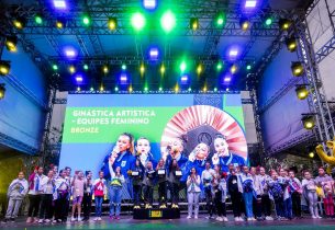 Alunas de ginástica artística se encontram com medalhistas dos Jogos Olímpicos de Paris