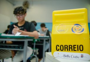 Projeto na zona leste estimula troca de cartas entre estudantes em momento de mudança de ciclo escolar