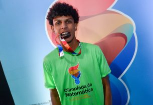 Medalhista da Olimpíada de Matemática pela segunda vez fala sobre aulas preparatórias aos sábados e convida novos alunos para projeto