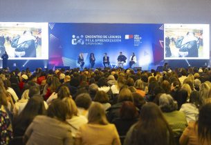 Alunos beneficiados pelos programas do Governo de SP guiam programação no encontro de líderes da rede pública