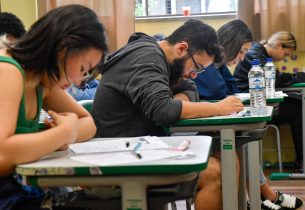 Escolas estaduais de SP aplicam provas do Saeb a partir desta segunda-feira (20)