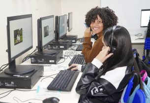 Governo de SP abre consulta pública sobre novo currículo de educação digital nas escolas