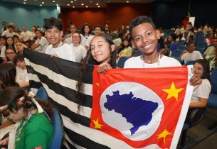 Carta coletiva para a COP30 e distribuição de sementes marcam participação de alunos de SP na Conferência Infantojuvenil pelo Meio Ambiente