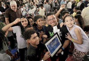 Melhor Escola do Mundo: Diretor da Parque dos Sonhos embarca para cerimônia de premiação em Abu Dhab