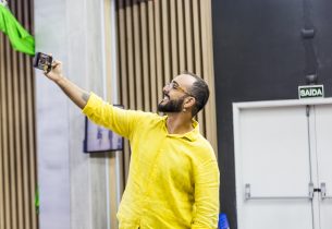 LeiaSP: Livro de Raphael Montes está disponível para 2,3 milhões de alunos da rede estadual neste mês