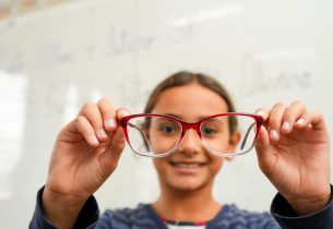Olhar o Futuro SP: Educação começa a distribuição de óculos para alunos da rede estadual; projeto deve alcançar 13 mil alunos