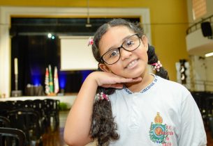 ‘Agora eu vou enxergar e fazer toda a lição’, diz estudante da rede estadual beneficiada pelo projeto Olhar o Futuro SP