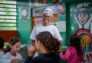 Almoço nas férias: Escolas preparam cardápios com apoio de nutricionistas para recepcionar estudantes no mês de janeiro