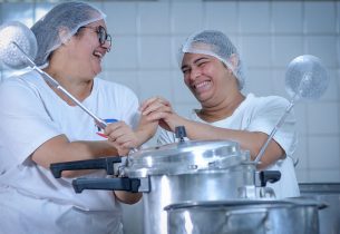 2º Concurso de Receitas das Cozinheiras Escolares: Premiadas aproveitam o máximo dos alimentos