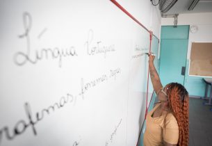 Com mais aulas de português, escolas de SP avançam no Saresp e maior quantidade de alunos chega ao nível avançado