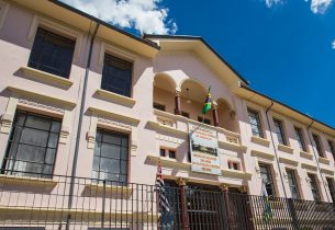 Educação entrega restauro de escola centenária em Casa Branca, no interior