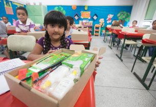 Alunos vão receber 3,5 milhões de kits com material pedagógico e de orientação para período de aulas em casa
