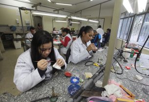 Vence credencia instituições de ensino técnico para oferecer aulas aos jovens da rede estadual