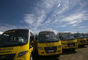 Educação investe em transporte escolar e entrega mais de 300 novos ônibus