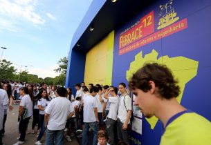 Alunos apresentam projetos inovadores em feira de ciências e tecnologia da USP