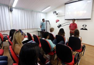 Estudantes da rede estadual participam de palestra com o educador físico Márcio Atalla