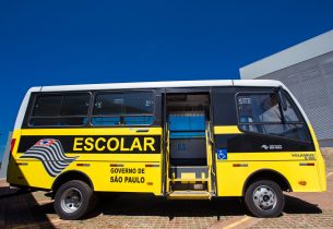 Municípios na região de Ribeirão Preto recebem seis novos veículos escolares