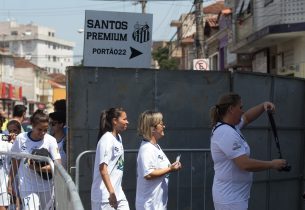 Torneio da Família reúne membros de equipes finalistas para amistoso na Vila Belmiro