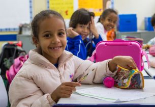 Escolas da Família são pontos de coleta da Campanha do Agasalho em SP