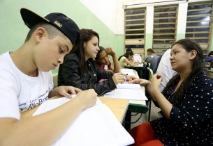 Estagiária do Residência Educacional destaca vantagens do programa para sua formação