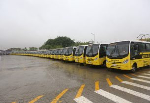 Ônibus escolares entregues para entidades assistenciais beneficiarão 28 mil alunos