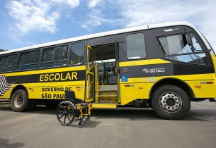 Municípios da região de Porto Ferreira recebem chaves de 48 ônibus escolares