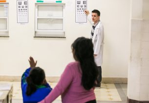 Crianças passam por consultas e escolhem óculos em mutirão do Visão do Futuro