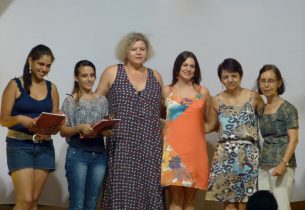 Histórias em quadrinhos e textos de alunos sobre o destino do lixo viram livro
