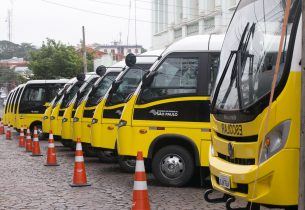 Região de Campinas recebe 30 ônibus escolares e unidade do Creche Escola