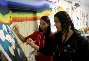 Escola fortalece currículo com projetos lúdicos e aumenta participação no período noturno