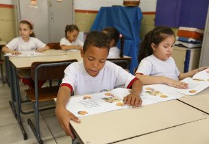 Professora da rede está entre dez educadores premiados pela Fundação Victor Civita