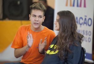 Escolas de Tempo Integral capacitarão mais de mil estudantes para acolhimento em 2015