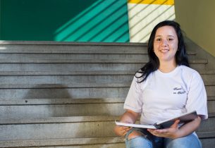 Jovens veteranas e ingressantes compartilham expectativas para a volta às aulas
