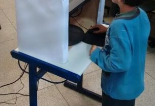 Alunos utilizam simulador de urna eletrônica para a escolha do Grêmio Estudantil