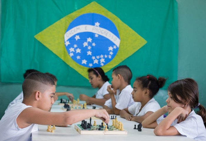 Descobrindo como é jogar xadrez - Colégio São Carlos