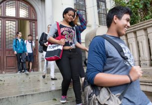 Alunos da rede assistem aula de história por meio de espetáculo teatral