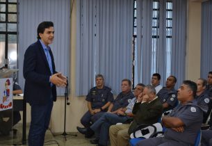 Visita do secretário à Escola de Sargentos