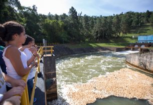 Alunos da rede visitam  Estação de Tratamento de Água  Guaraú