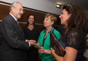 Alunos da E.E. Caetano de Campos assistem à apresentação de dança na Educação