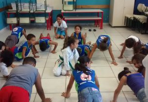 Aula de karatê em escola de Matão