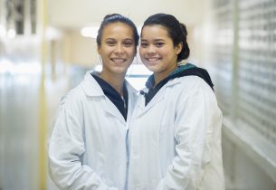 Alunos e professores da rede criam academia na escola com doações voluntárias