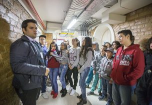 Alunos visitam edifício histórico da Educação