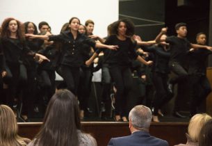 Instituto Baccarelli realiza apresentação musical na sede da Educação