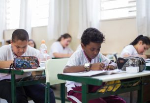 Escola de SP aplica simulados bimestrais para preparar alunos para o Saresp