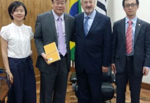 Nalini recebe integrantes do consulado da China, Song Yang e Shi Leike