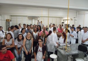 Alunos de Votuporanga apresentam experimentos químicos em concurso