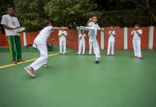 Após intensivão, alunos ganham reforço contínuo com professores aposentados e da ativa