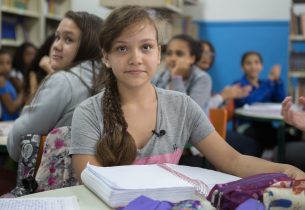 Professor usa música para ensinar Língua Portuguesa