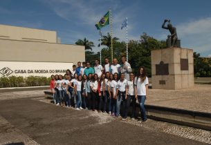 Alunos de Caraguatatuba conhecem a Casa da Moeda do Brasil